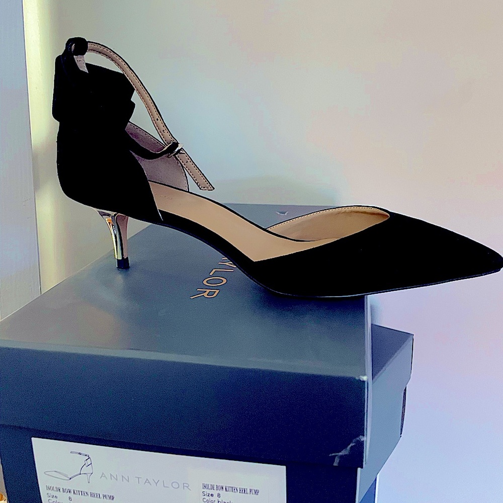 NEW Anne Taylor Suede Black shoe bow silver heel Brand New in Box 1.5 in heel